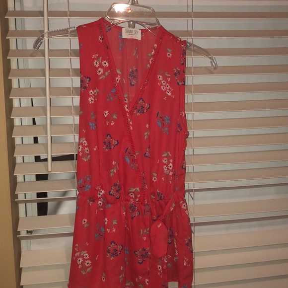 Cute orange top - Picture 1 of 2